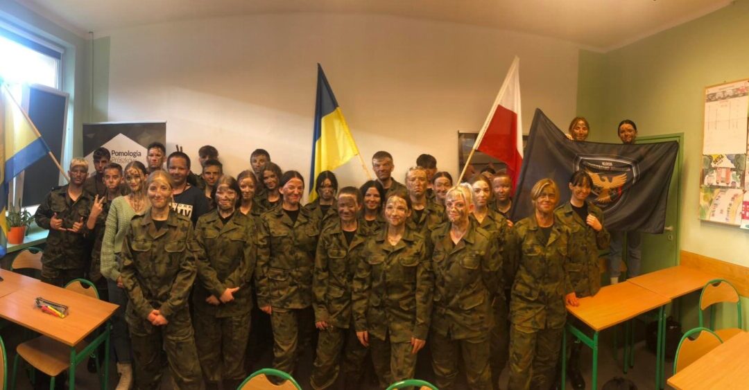 Sztuka maskowania w klasie 1B 👍👍👍